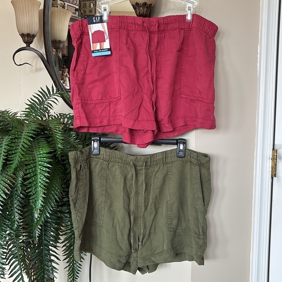 Brand New Gap Set of 2 Lyocell Pull-On Drawstring Shorts Casual Red & Green